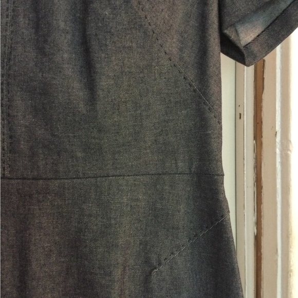 Cute stretchy dark denim Banana Republic dress with a flouncy hem - Picture 2 of 7